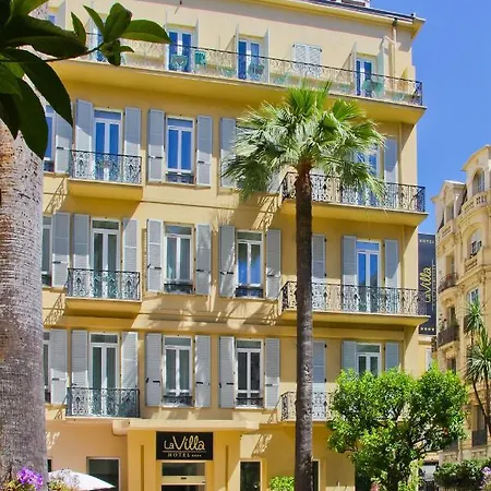 La Promenade Hotell 4*